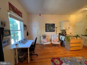2430 Spruce St in Philadelphia, PA - Building Photo - Building Photo
