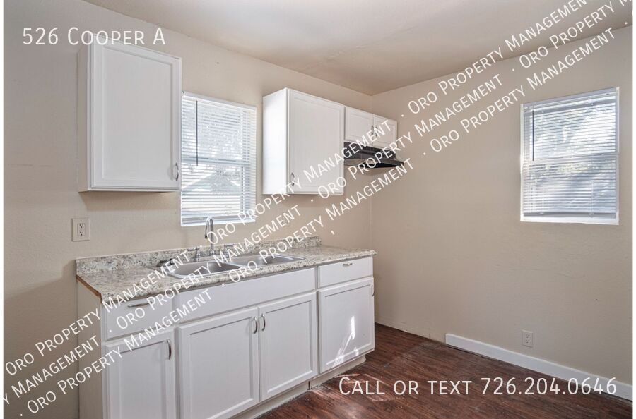 526 Cooper St in San Antonio, TX - Building Photo