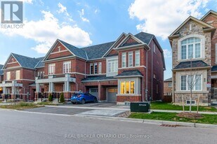 82 Ness Dr in Richmond Hill, ON - Building Photo