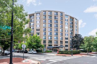 Crescent Tower in Washington, DC - Building Photo