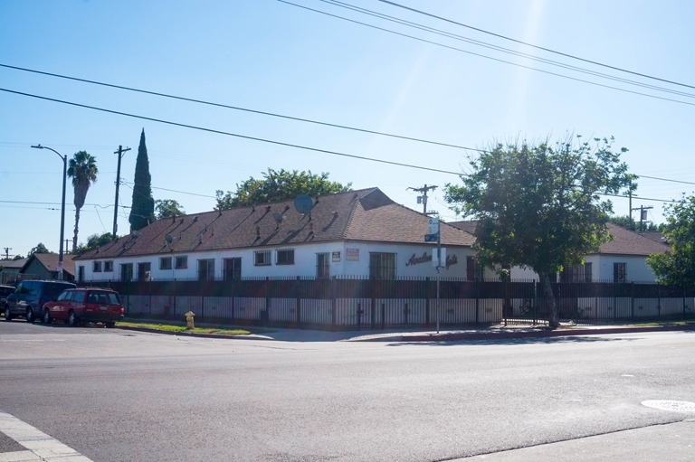 9000 Avalon Blvd in Los Angeles, CA - Building Photo