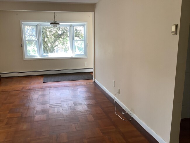 115 Curtis Dr in Sound Beach, NY - Building Photo - Building Photo