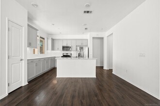 1207 Paseo Seashore in San Diego, CA - Building Photo - Building Photo