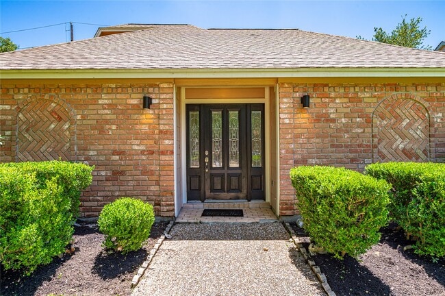 911 Montview Dr