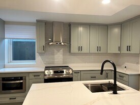 16 Ocean Ave in East Quogue, NY - Building Photo