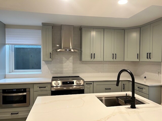 16 Ocean Ave in East Quogue, NY - Building Photo