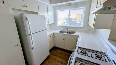 Mountain Shadow Apartments in Thousand Oaks, CA - Foto de edificio - Building Photo