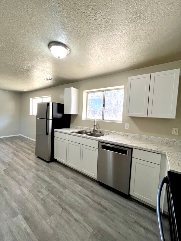 4211 S 1300 E in Millcreek, UT - Foto de edificio - Building Photo