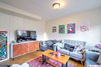 4720 19th Ave NE in Seattle, WA - Building Photo - Building Photo