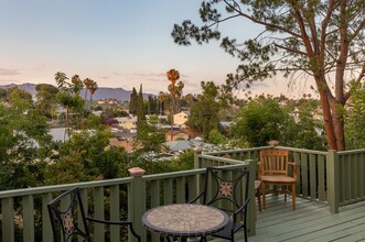 840-842 1/2 Terrace 49 in Los Angeles, CA - Building Photo - Building Photo