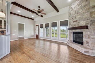 955 Spring Creek Rd in Brenham, TX - Building Photo - Building Photo