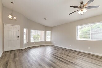 972 Trackers Glen Ave in Henderson, NV - Building Photo - Building Photo