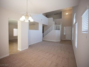 2633 E Timid Tiger Ave in North Las Vegas, NV - Building Photo - Building Photo