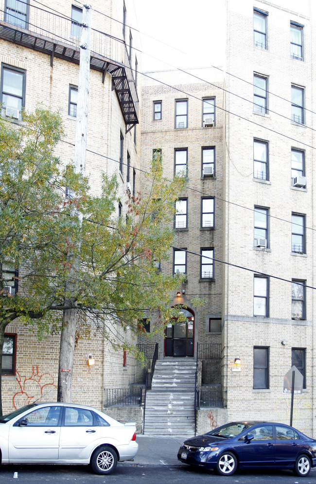 3034 Albany Cres in Bronx, NY - Foto de edificio - Building Photo