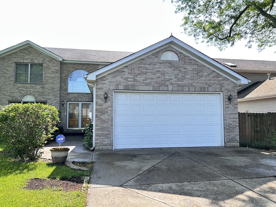65 Darling St in Carol Stream, IL - Building Photo