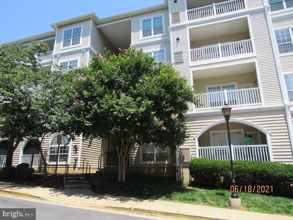 4561 Strutfield Ln in Alexandria, VA - Building Photo