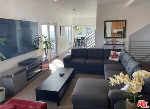 3320 Two Tree Ave in Los Angeles, CA - Building Photo - Building Photo