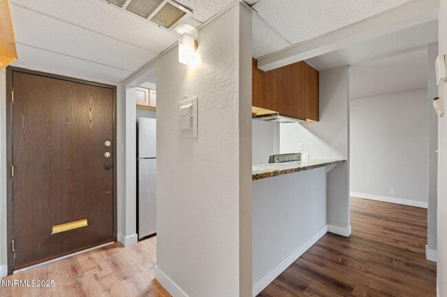 2955 Lakeside Dr in Reno, NV - Building Photo - Building Photo