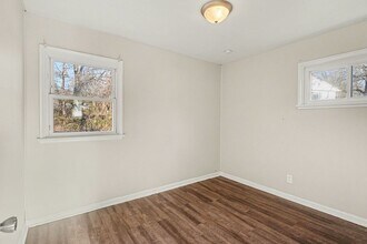 1711 Nemnich Rd in St. Louis, MO - Foto de edificio - Building Photo