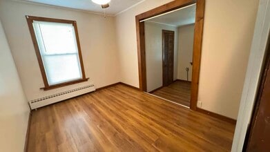 9 Couture Rd in Southampton, MA - Foto de edificio - Building Photo