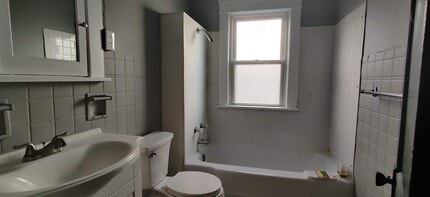 1317 W 61st St, Unit 1317 in Cleveland, OH - Building Photo - Building Photo