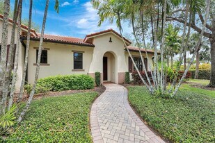1126 Medan Ct N in Naples, FL - Building Photo