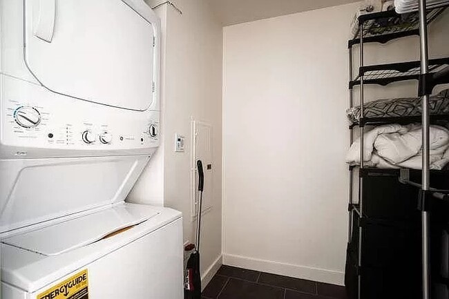 1750 Wewatta St, Unit 805 in Denver, CO - Building Photo - Building Photo