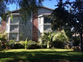 1825 Keeler St, Unit apartment D in Burbank, CA - Building Photo