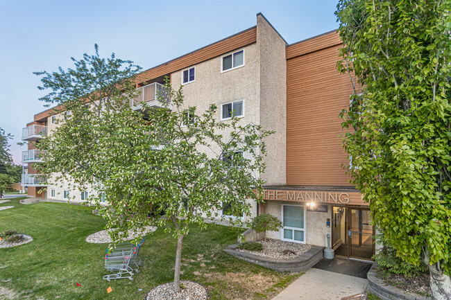 The Manning Apartments in Edmonton, AB - Building Photo - Building Photo