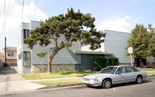 925 Larch St in Inglewood, CA - Foto de edificio - Building Photo