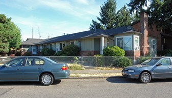 6021-6033 NE Oregon St in Portland, OR - Building Photo