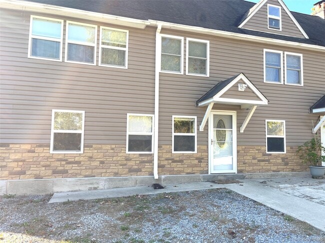 185 Osborne Hill Rd in Fishkill, NY - Building Photo - Building Photo