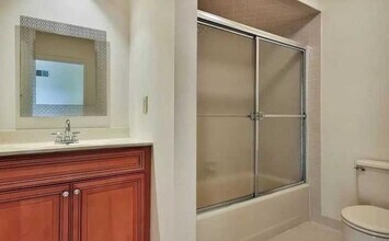 833 Topsail Ln in Secaucus, NJ - Building Photo - Building Photo