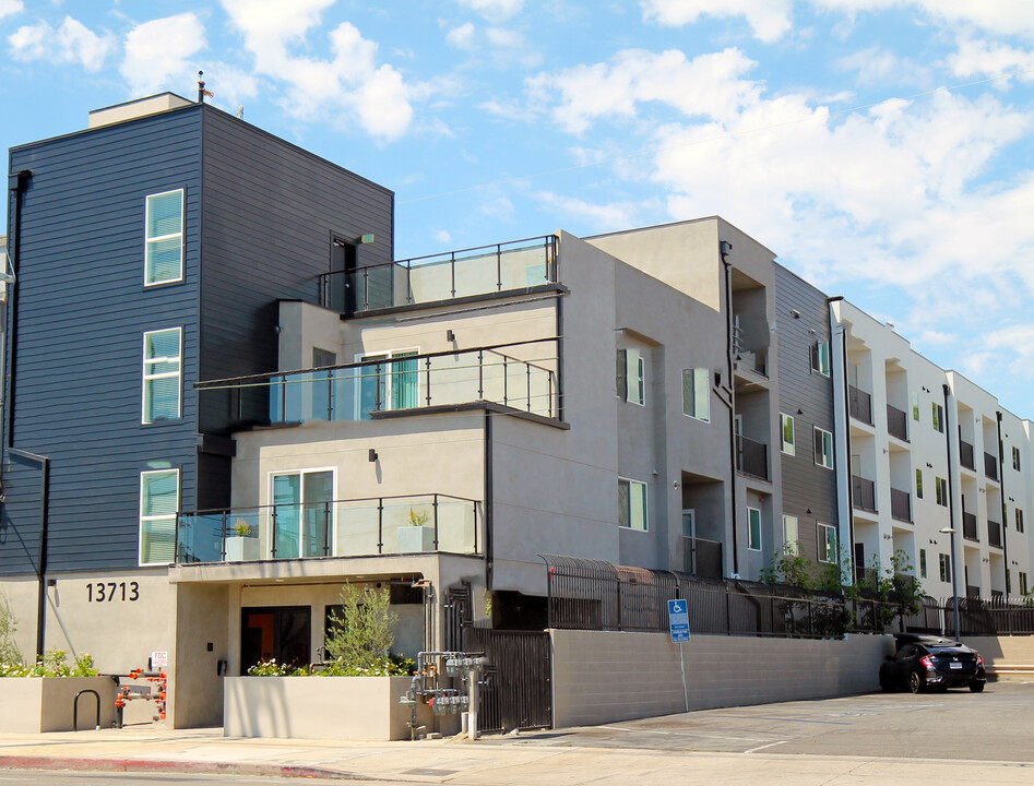 Oxnard View in Van Nuys, CA - Foto de edificio