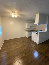 Bay Pointe Apartments in Hawthorne, CA - Foto de edificio - Building Photo
