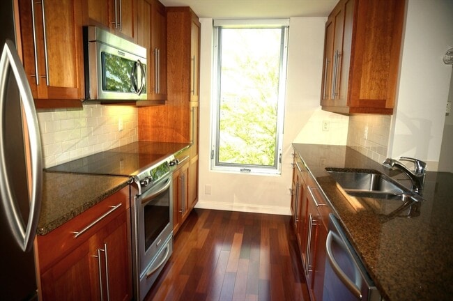 10-40 Nouvelle Way in Natick, MA - Building Photo - Building Photo