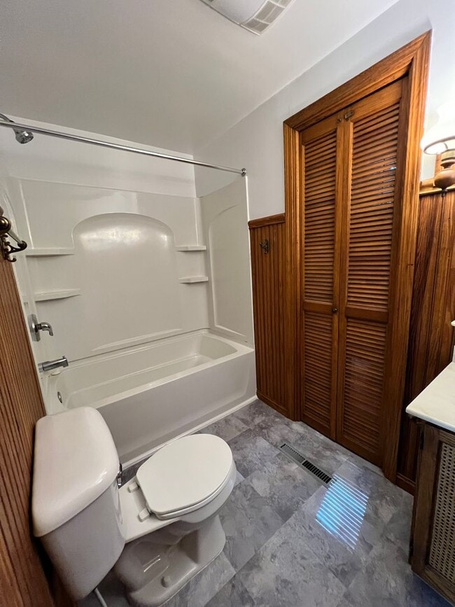 420 Sand Ridge Rd in Bowling Green, OH - Building Photo - Building Photo