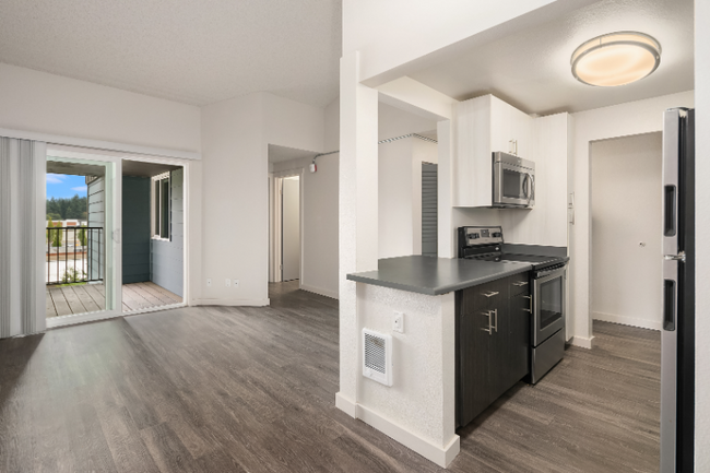 16100 Linden Ave N-Unit -113 in Shoreline, WA - Foto de edificio - Building Photo