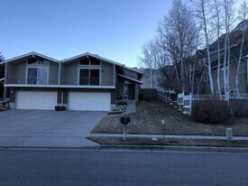 4687 Naniloa Dr in Holladay, UT - Building Photo
