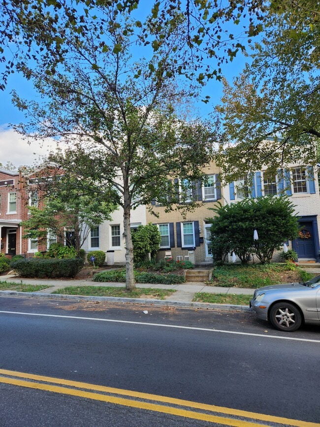 2103 37th St NW in Washington, DC - Building Photo - Building Photo