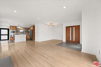 6116 W 85th Pl in Los Angeles, CA - Building Photo - Building Photo