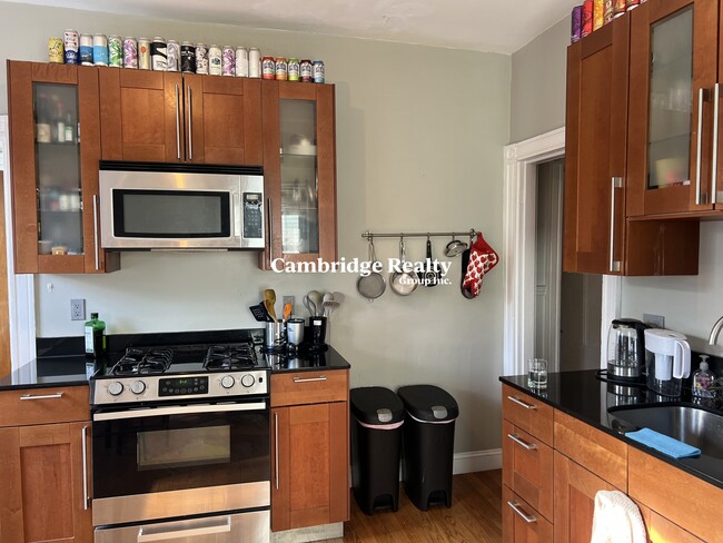 18 Clary St, Unit 2 in Cambridge, MA - Building Photo - Building Photo