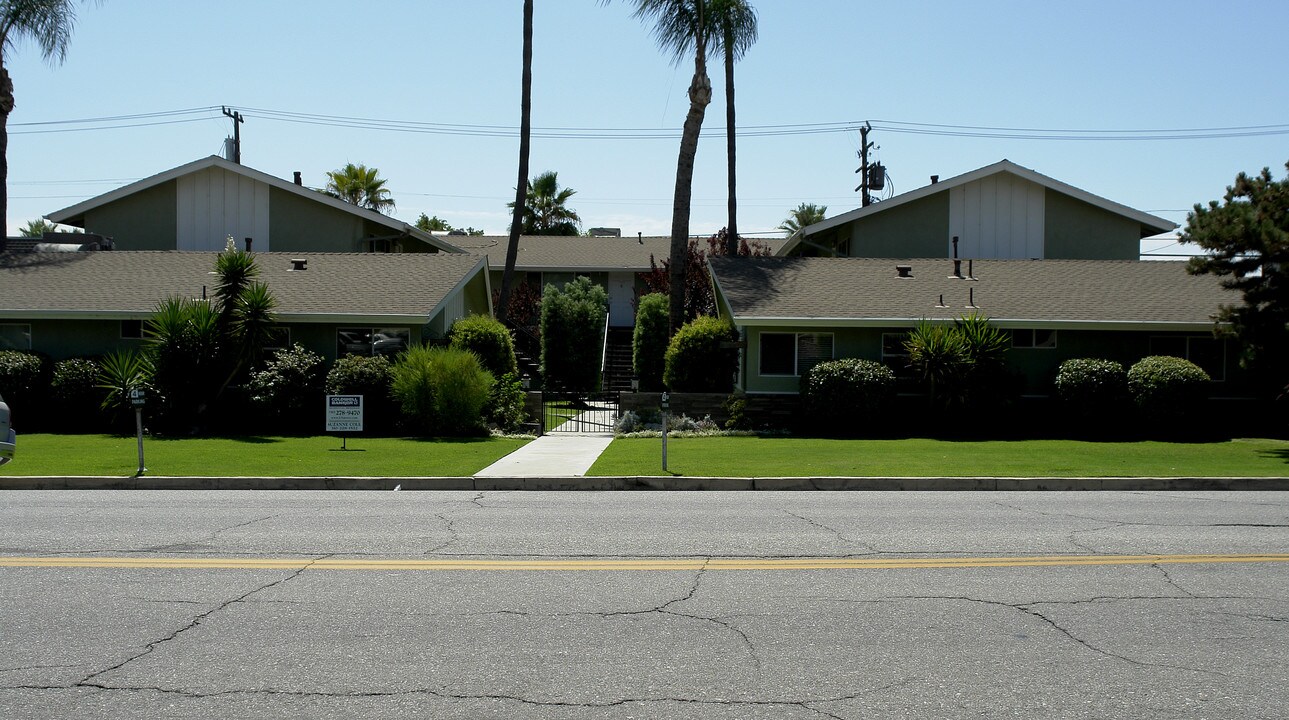 3107 19th St in Bakersfield, CA - Foto de edificio