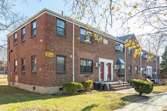 Clearview Gardens in Whitestone, NY - Building Photo - Building Photo