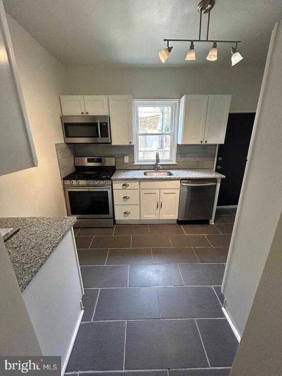 2637 Latona St in Philadelphia, PA - Building Photo - Building Photo