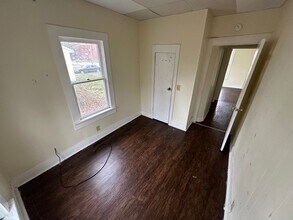 911 W Sycamore St in Carbondale, IL - Building Photo - Building Photo