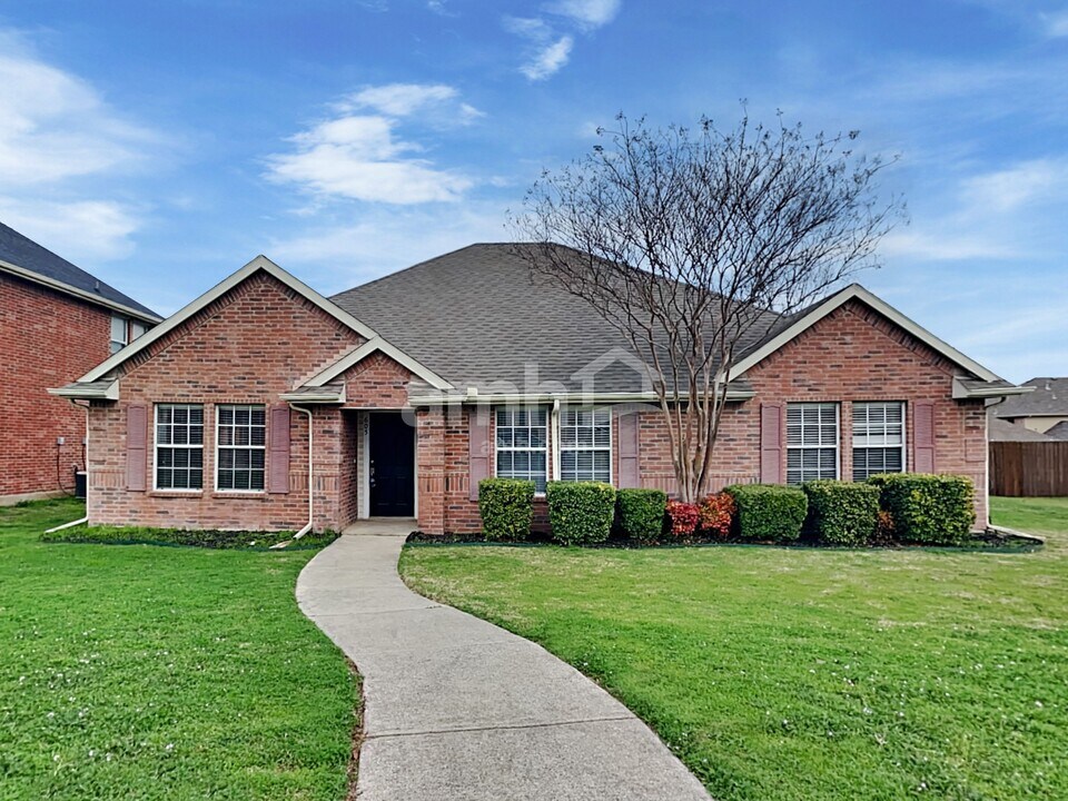 605 Woodlands Manor Dr in Cedar Hill, TX - Building Photo