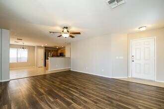 3674 W Yellow Peak Dr in San Tan Valley, AZ - Building Photo - Building Photo