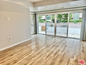 15 Quarterdeck St in Marina Del Rey, CA - Building Photo - Building Photo