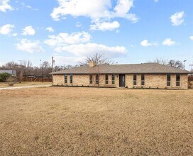 3327 Carriage Cir in Sherman, TX - Building Photo - Building Photo